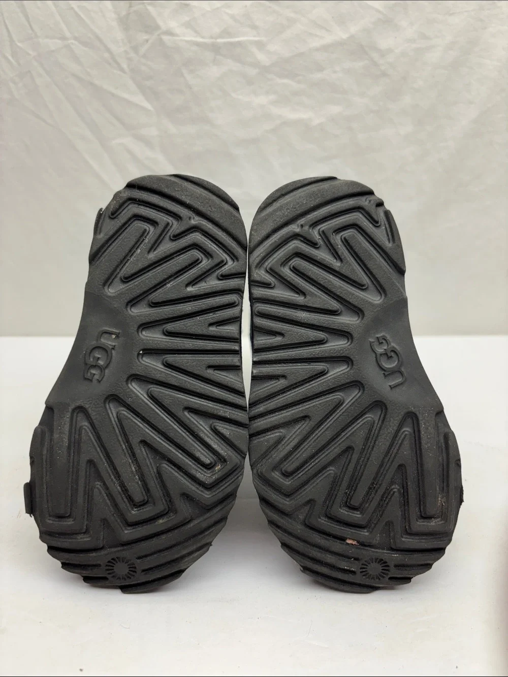 UGG Black Kids Short Classic Boots, SZ 8 toddler girl, box 72